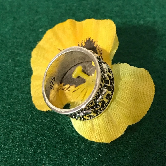925 Sterling Silver Elephant Ring
Size 6 - Picture 8 of 8